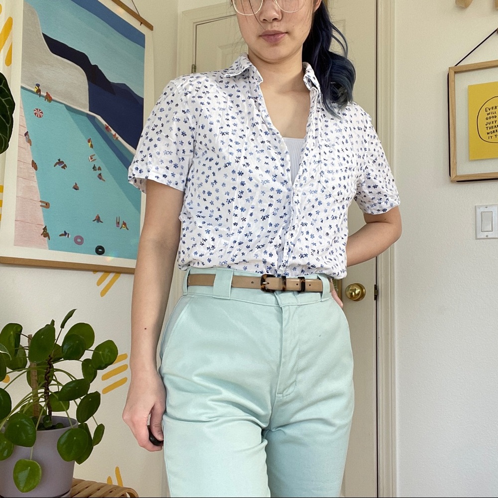 American Eagle Floral Button Up Shirt